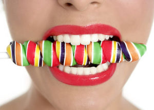 Как сахар влияет на наши зубы?